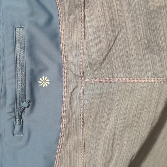 Athleta 3.5" Run With It textured shorts - Picture 4 of 7